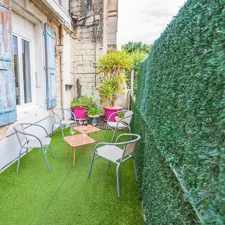 Standing With Terrace For 6 People - Le Mazagran - 2 * سانت-بول-تروا-تشاتو