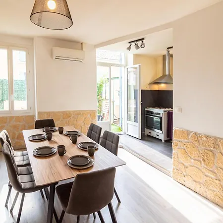 Standing With Terrace For 6 People - Le Mazagran - 2 * سانت-بول-تروا-تشاتو